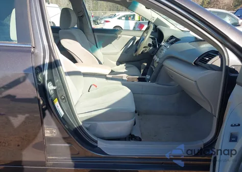 2011 Toyota Camry Le z USA, uszkodzony, nr VIN 4T1BF3EK4BU179721